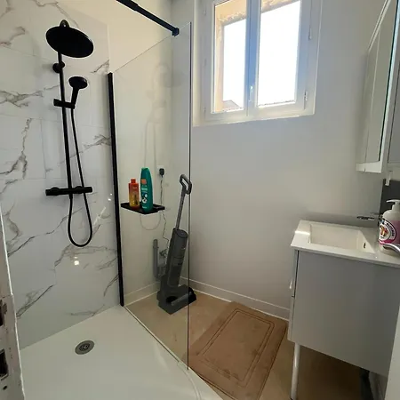 Neuf, Calme Avec Beaucoup De Charme 아파트